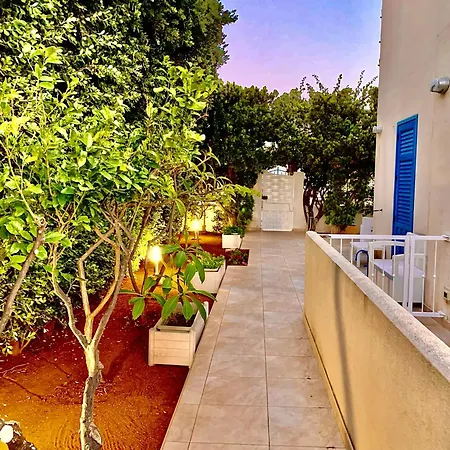 La Palmetta A Guest house